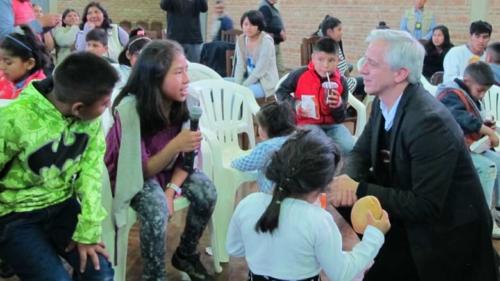 Vice-President-Alvaro-García-Linera-listens-to-Villa-Amistad-children,-June-2018